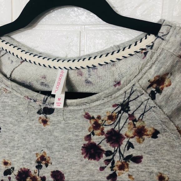 •🌼3/$30🌼Xhiliration Grey Floral Printed Crew Neck Sweater Size Medium - Picture 7 of 16